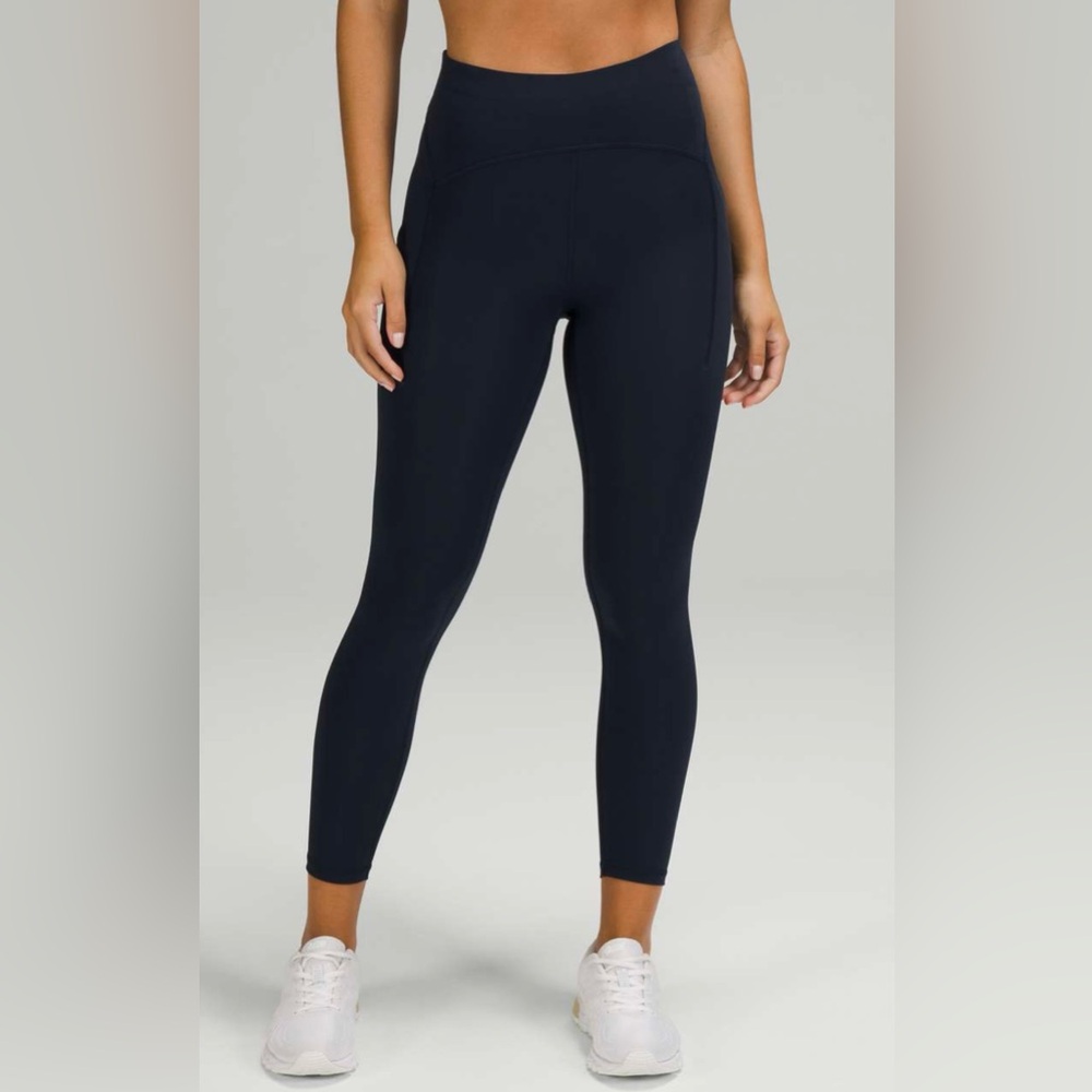 Lululemon Power Thru High Rise Tight 25” with Pockets in True Navy Size 4